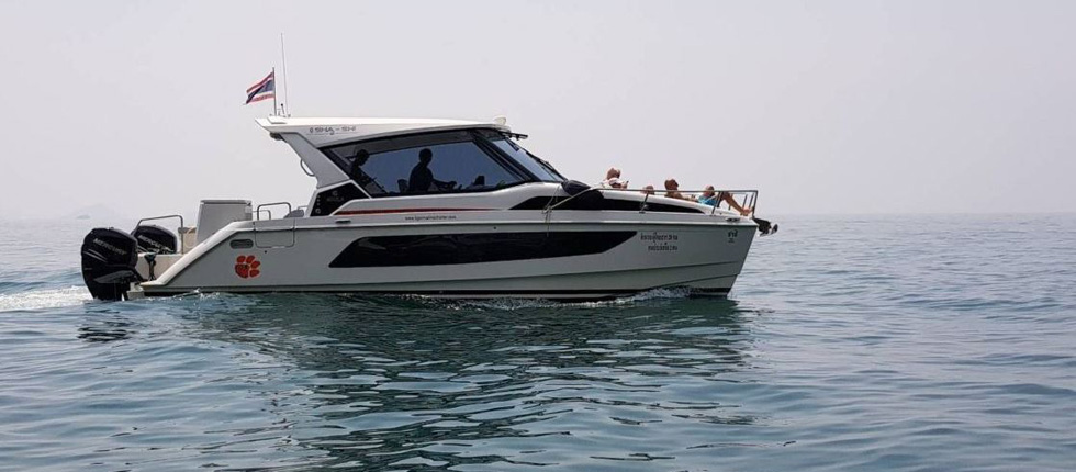 Rent private Speedboat Power Catamaran Phuket