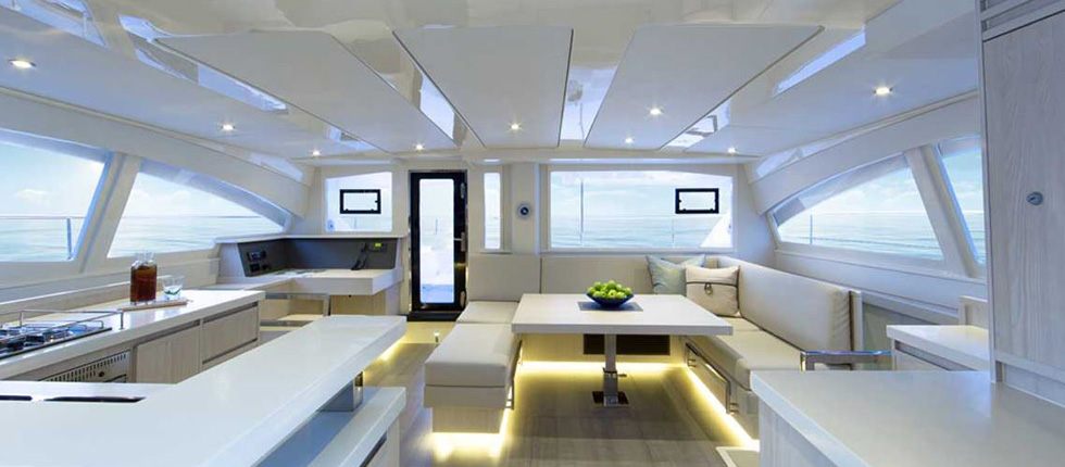 Charter Luxus Power Katamaran Motoryacht Sanyati Phuket